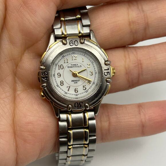 Vintage Timex Essentials Indiglo Silver St. Steel Women’s Watch, 27mm Working - Picture 7 of 8